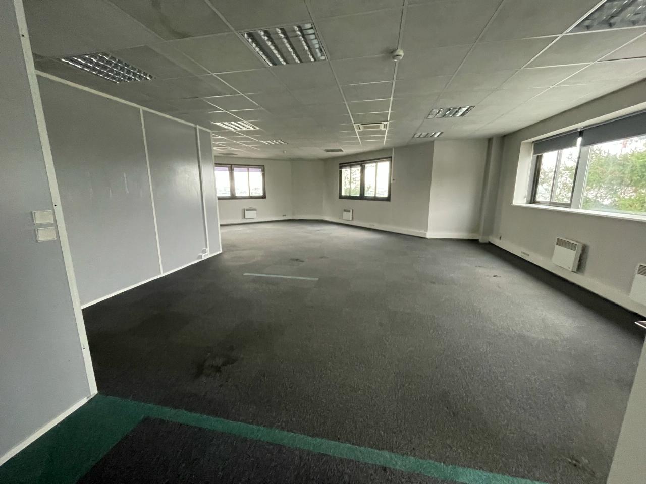 Bureau Bouguenais 124m² Location bureau Bouguenais Loire-Atlantique OLBUR2427941 0